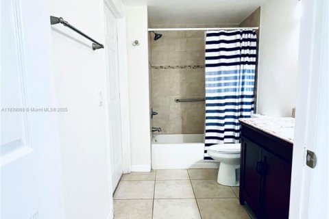 Copropriété à vendre à Miami, Floride: 2 chambres, 85.19 m2 № 1825736 - photo 10