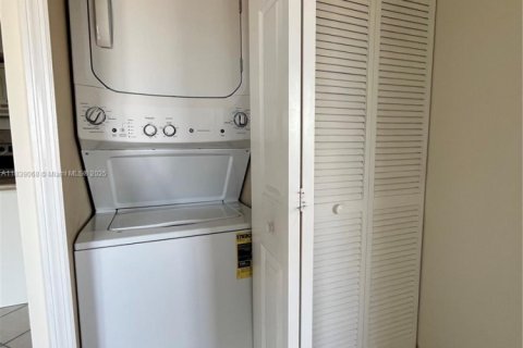 Copropriété à vendre à Miami, Floride: 2 chambres, 85.19 m2 № 1825736 - photo 17
