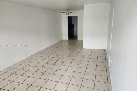 Appartement à louer à Miami Beach, Floride: 1 chambre, 83.61 m2 № 1989821 - photo 2