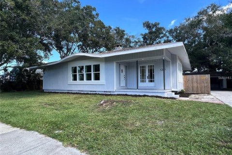 Casa en Saint Petersburg, Florida 3 dormitorios, 169.83 m2 № 2355907