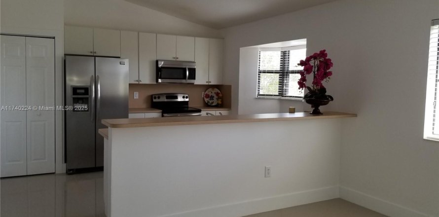 Condo in Cutler Bay, Florida, 3 bedrooms  № 1978822