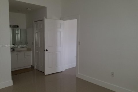 Condo in Cutler Bay, Florida, 3 bedrooms  № 1978822 - photo 12