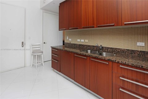 Condominio en alquiler en Sunny Isles Beach, Florida, 2 dormitorios, 133.31 m2 № 1926822 - foto 17