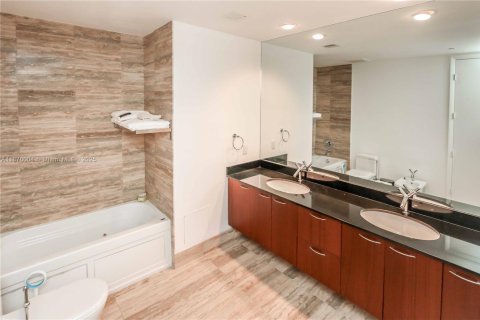 Condominio en alquiler en Sunny Isles Beach, Florida, 2 dormitorios, 133.31 m2 № 1926822 - foto 25