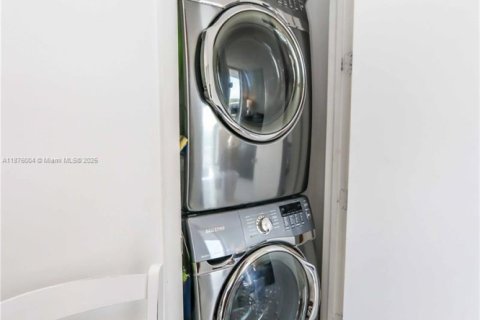 Condominio en alquiler en Sunny Isles Beach, Florida, 2 dormitorios, 133.31 m2 № 1926822 - foto 18