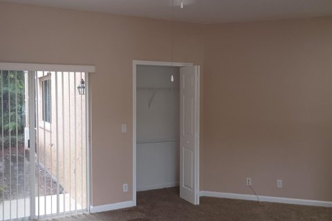 Commercial property in Port St. Lucie, Florida 4 rooms, 37.16 sq.m. № 2086917 - photo 11