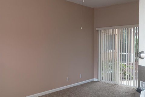 Commercial property in Port St. Lucie, Florida 4 rooms, 37.16 sq.m. № 2086917 - photo 4