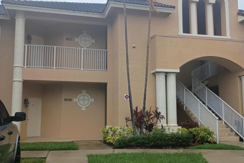 Commercial property in Port St. Lucie, Florida 4 rooms, 37.16 sq.m. № 2086917