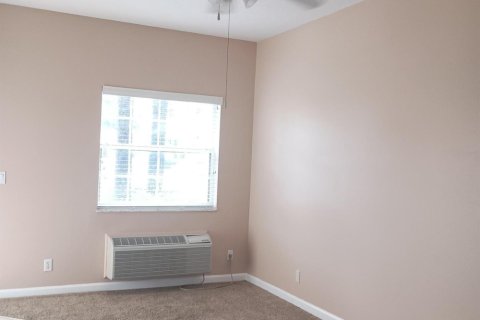 Commercial property in Port St. Lucie, Florida 4 rooms, 37.16 sq.m. № 2086917 - photo 6