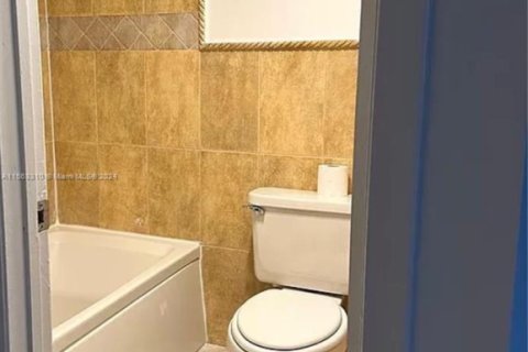 Condo in Lauderhill, Florida, 2 bedrooms  № 1960310 - photo 9