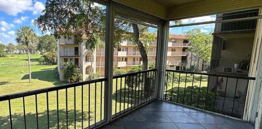 Condo in Lauderhill, Florida, 2 bedrooms  № 1960310