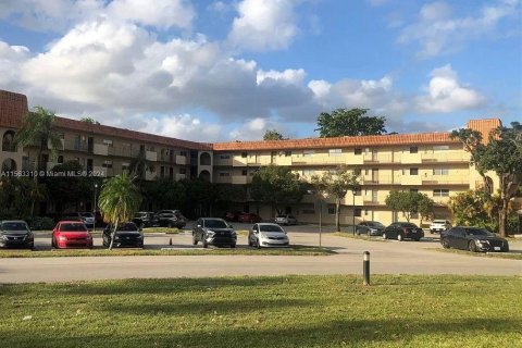 Condo in Lauderhill, Florida, 2 bedrooms  № 1960310 - photo 14