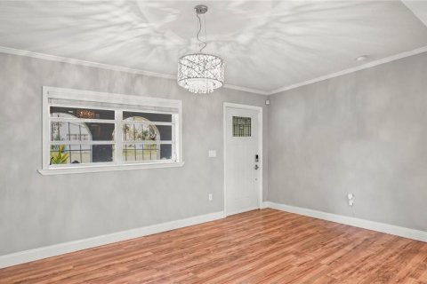 Купить виллу или дом в Юстис, Флорида 9 комнат, 120.77м2, № 2424241 - фото 5