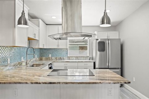 Купить виллу или дом в Юстис, Флорида 9 комнат, 120.77м2, № 2424241 - фото 6