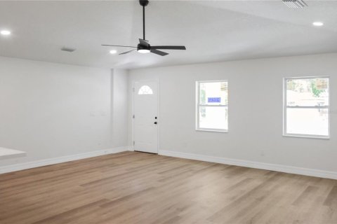 Casa en venta en Tampa, Florida, 3 dormitorios, 139.35 m2 № 2110177 - foto 3