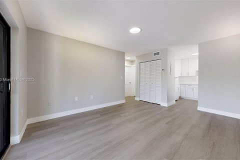 Casa en alquiler en Miami, Florida, 2 dormitorios, 78.97 m2 № 1926053 - foto 8