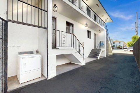 Casa en alquiler en Miami, Florida, 2 dormitorios, 78.97 m2 № 1926053 - foto 3