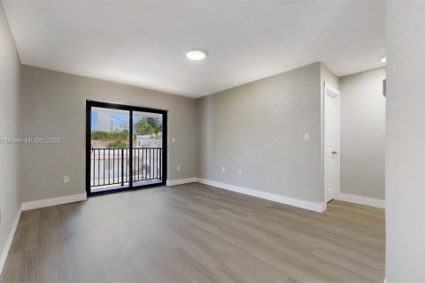 Casa en alquiler en Miami, Florida, 2 dormitorios, 78.97 m2 № 1926053 - foto 6