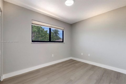Casa en alquiler en Miami, Florida, 2 dormitorios, 78.97 m2 № 1926053 - foto 25