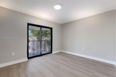 House in Miami, Florida 2 bedrooms, 78.97 sq.m. № 1926053 - photo 17