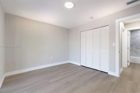 House in Miami, Florida 2 bedrooms, 78.97 sq.m. № 1926053 - photo 20
