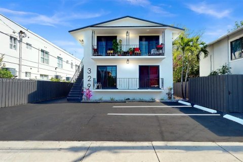 Casa en alquiler en Miami, Florida, 2 dormitorios, 78.97 m2 № 1926053 - foto 1