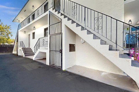 Casa en alquiler en Miami, Florida, 2 dormitorios, 78.97 m2 № 1926053 - foto 4