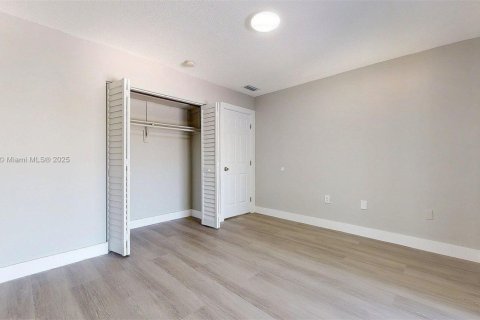 Casa en alquiler en Miami, Florida, 2 dormitorios, 78.97 m2 № 1926053 - foto 19