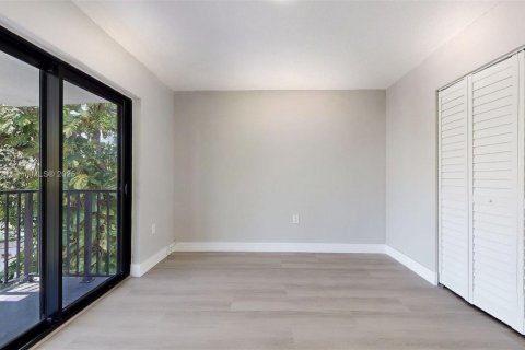 House in Miami, Florida 2 bedrooms, 78.97 sq.m. № 1926053 - photo 21