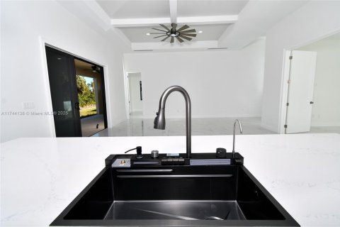 House in Fort Myers, Florida 4 bedrooms, 185.06 sq.m. № 1727691 - photo 19