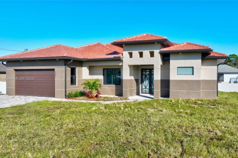 House in Fort Myers, Florida 4 bedrooms, 185.06 sq.m. № 1727691 - photo 6