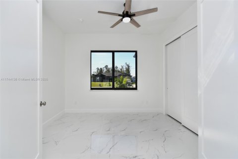 House in Fort Myers, Florida 4 bedrooms, 185.06 sq.m. № 1727691 - photo 15