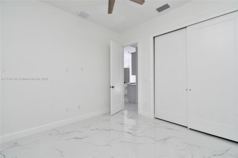 House in Fort Myers, Florida 4 bedrooms, 185.06 sq.m. № 1727691 - photo 30