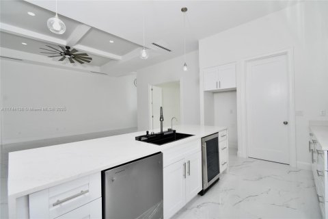 House in Fort Myers, Florida 4 bedrooms, 185.06 sq.m. № 1727691 - photo 18