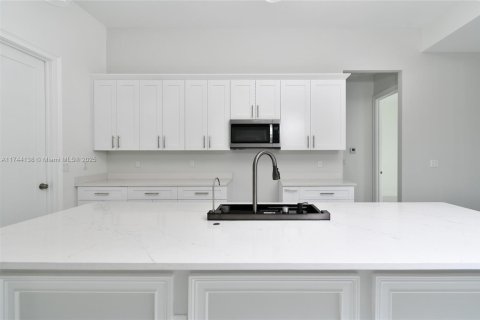 House in Fort Myers, Florida 4 bedrooms, 185.06 sq.m. № 1727691 - photo 20