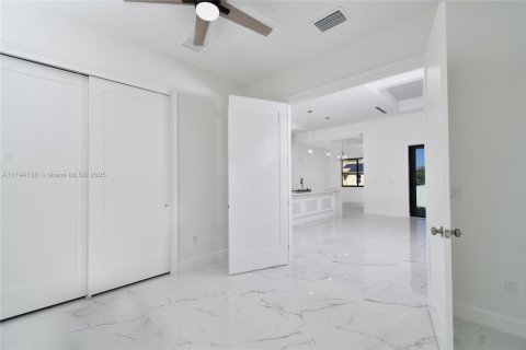 House in Fort Myers, Florida 4 bedrooms, 185.06 sq.m. № 1727691 - photo 22