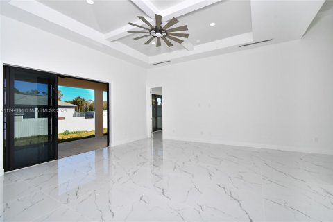 House in Fort Myers, Florida 4 bedrooms, 185.06 sq.m. № 1727691 - photo 14