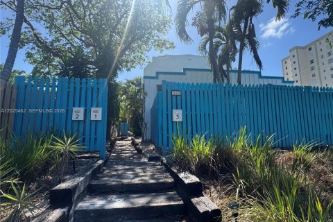 Villa ou maison à louer à Fort Lauderdale, Floride: 3 chambres, 167.22 m2 № 2087788 - photo 18