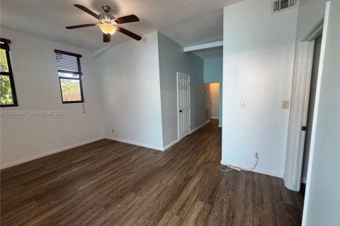 Villa ou maison à louer à Fort Lauderdale, Floride: 3 chambres, 167.22 m2 № 2087788 - photo 3