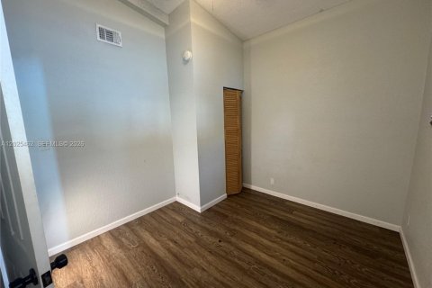 Villa ou maison à louer à Fort Lauderdale, Floride: 3 chambres, 167.22 m2 № 2087788 - photo 11
