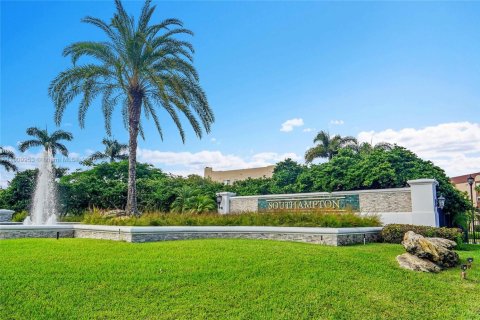Condo in Tamarac, Florida, 2 bedrooms  № 1965494 - photo 2