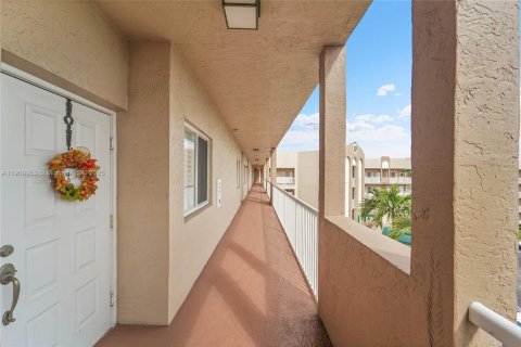 Condo in Tamarac, Florida, 2 bedrooms  № 1965494 - photo 5