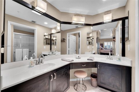 Condo in Tamarac, Florida, 2 bedrooms  № 1965494 - photo 24