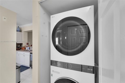 Condo in Tamarac, Florida, 2 bedrooms  № 1965494 - photo 26