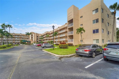 Condo in Tamarac, Florida, 2 bedrooms  № 1965494 - photo 4