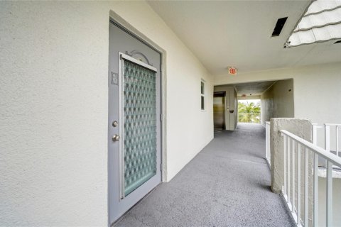 Condo in Sunrise, Florida, 1 bedroom  № 998670 - photo 1