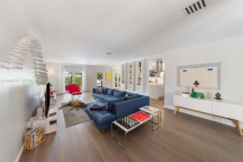 Casa en venta en North Miami, Florida, 4 dormitorios, 228.54 m2 № 2172602 - foto 6