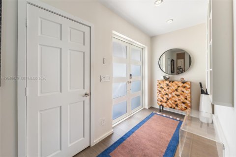 Casa en venta en North Miami, Florida, 4 dormitorios, 228.54 m2 № 2172602 - foto 3