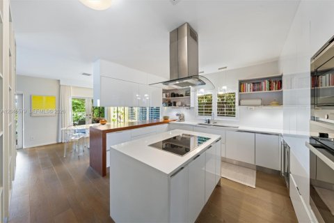 Casa en venta en North Miami, Florida, 4 dormitorios, 228.54 m2 № 2172602 - foto 8
