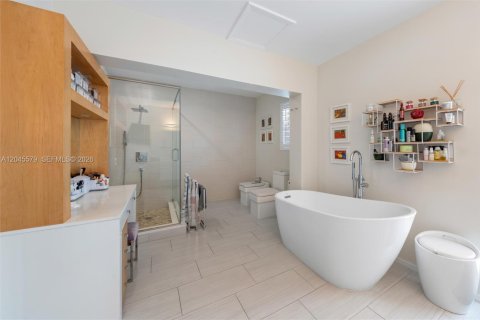 Casa en venta en North Miami, Florida, 4 dormitorios, 228.54 m2 № 2172602 - foto 14